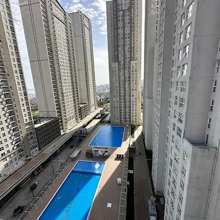 شقة غرفة وصالة مع اطلالة رائعة 166 One-bedroom With A Wonderful View Апартаменты *
